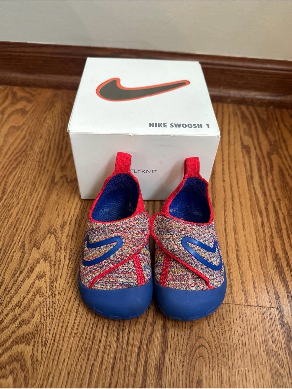 Nike Swoosh 1 Flyknit Barefoot Shoes 6C Blue/Red